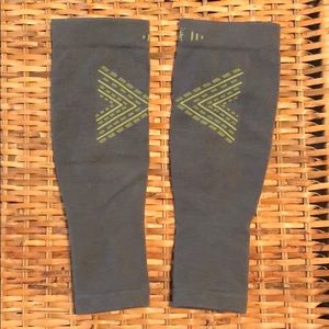 Smart wool leg compression